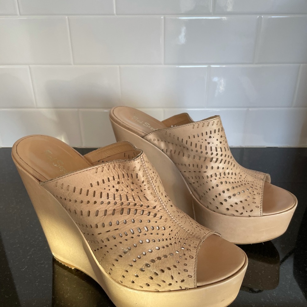 *Vintage* Fred Segal peep toe wedges, tan, size 40
